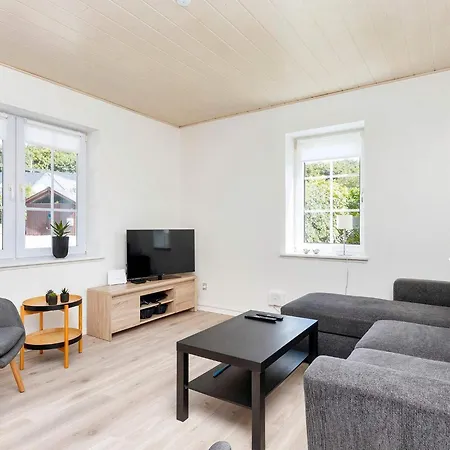 4 Star In Farso-by Traum